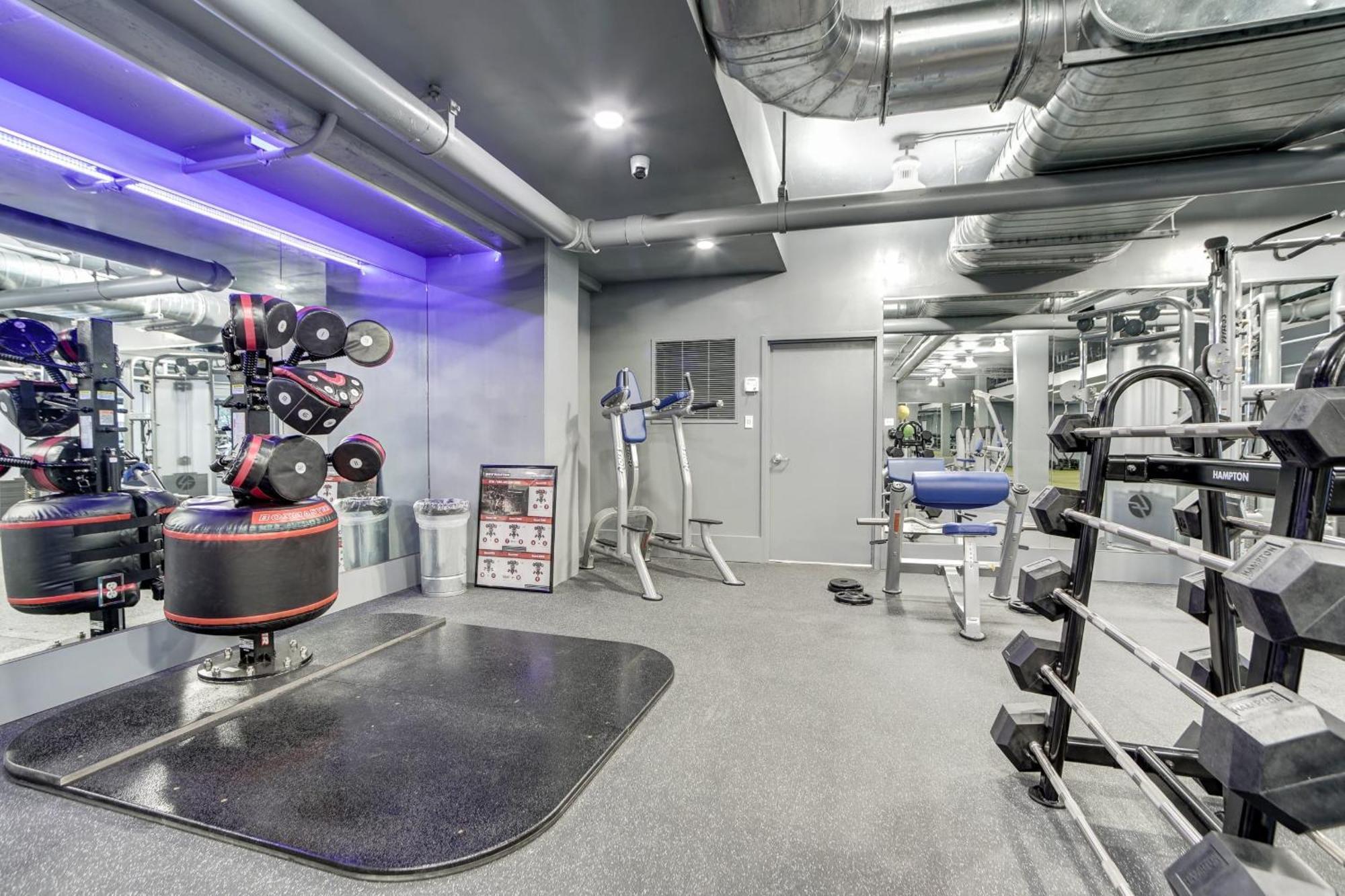 Spacious 2 Bedrooms Apt @Crystal City With Gym Arlington Eksteriør bilde